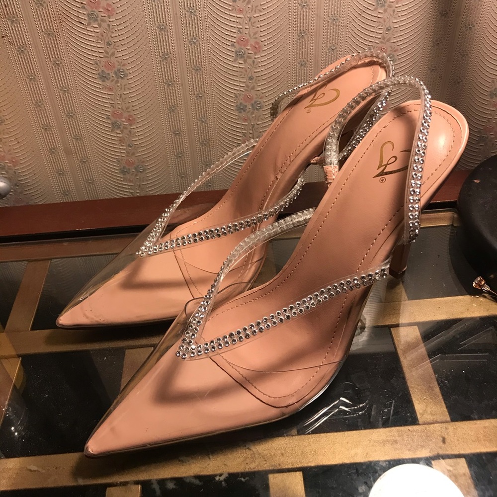 CLEAR HEELS